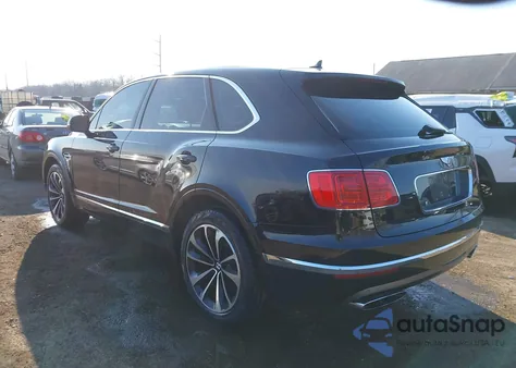 2018 Bentley Bentayga Activity Edition/Black Edition/Mulliner/Onyx Edition/W12 z USA, uszkodzony, nr VIN SJAAC2ZV6JC017909